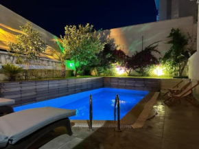 Çeşme Center Villa with Pool Leylacanhouse